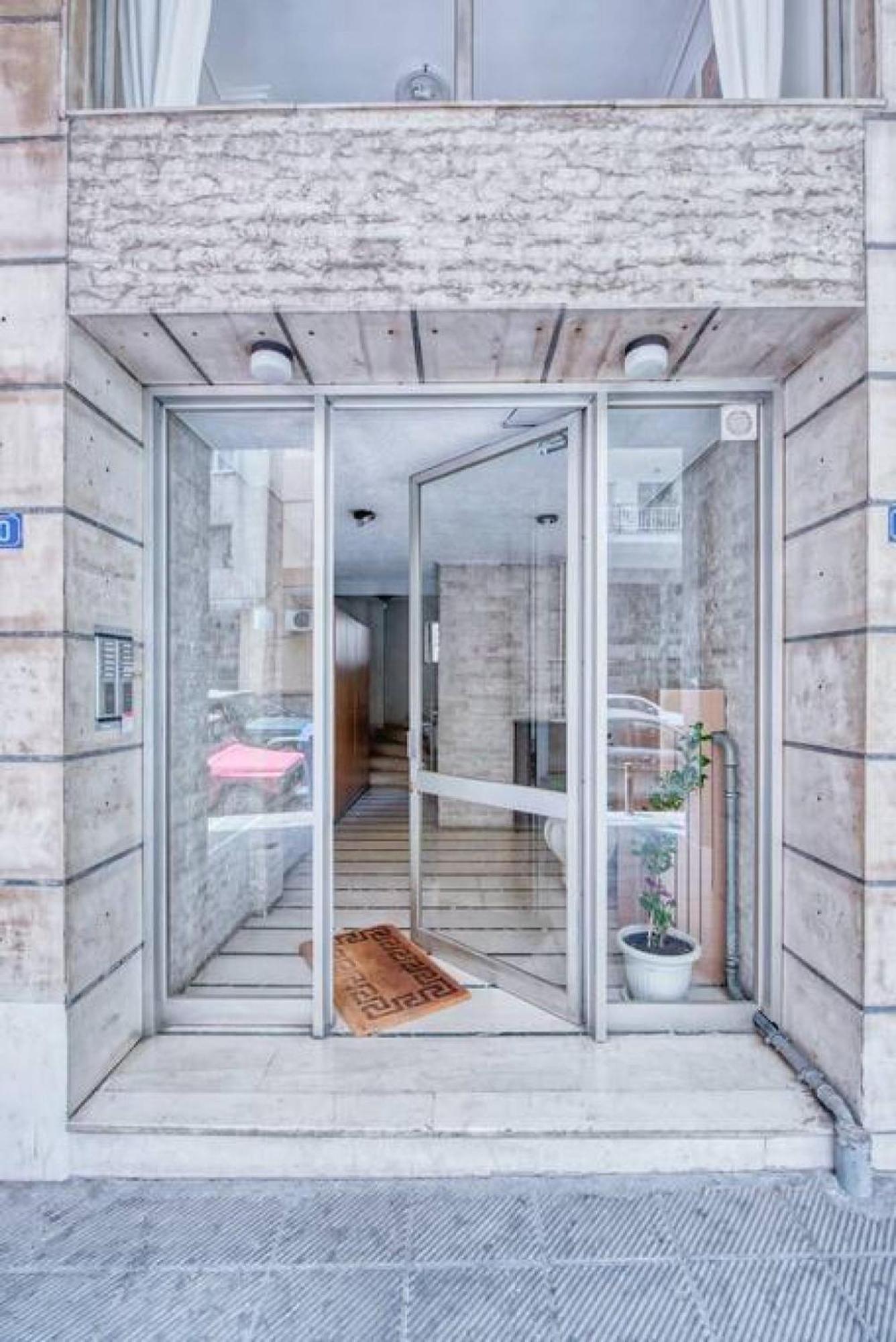 Muse A Dreamy And Fresh New Apartment Атина Екстериор снимка