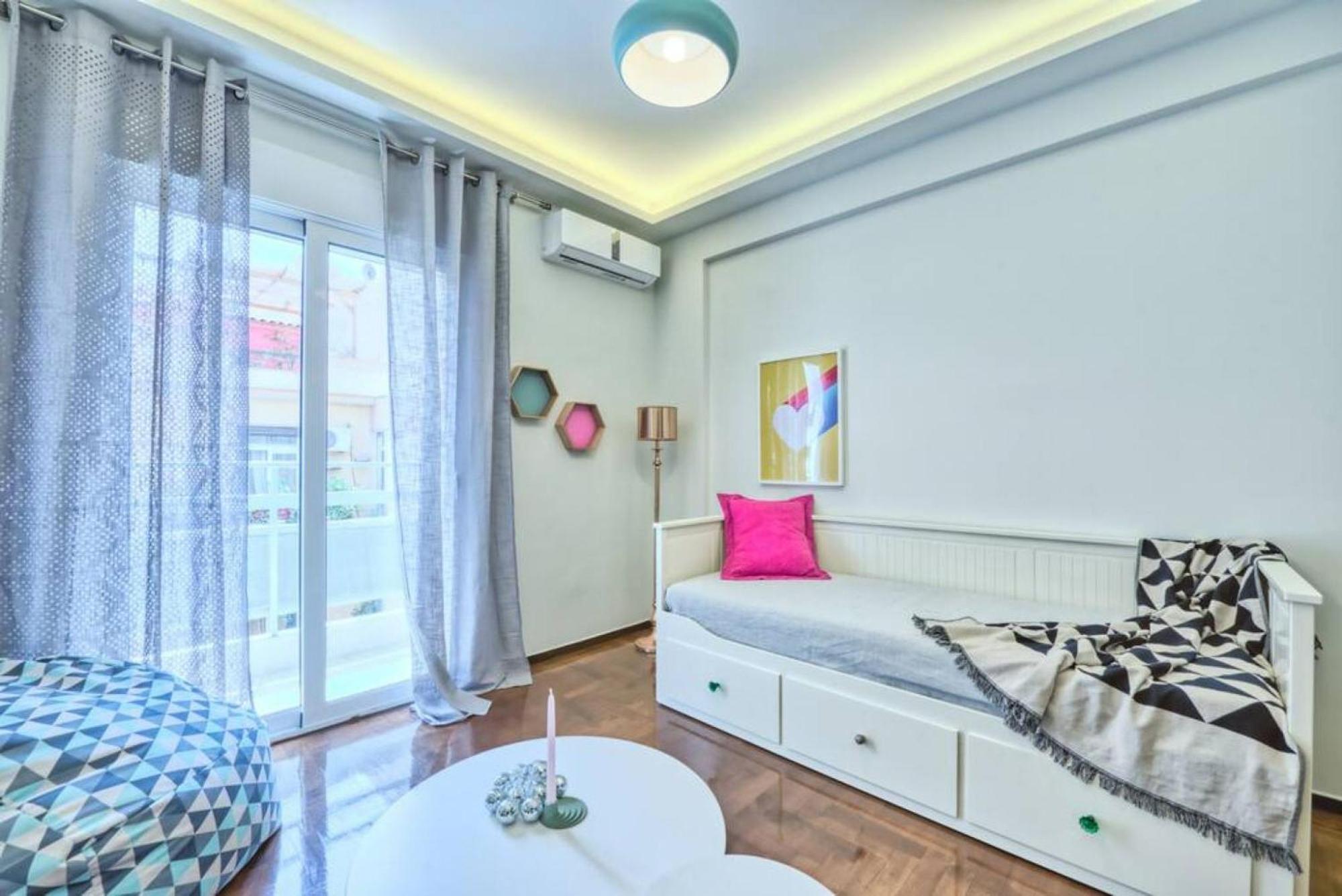 Muse A Dreamy And Fresh New Apartment Атина Екстериор снимка